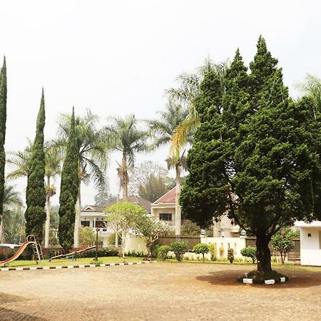 Puri Bernadi Guest House Lembang Zewnętrze zdjęcie
