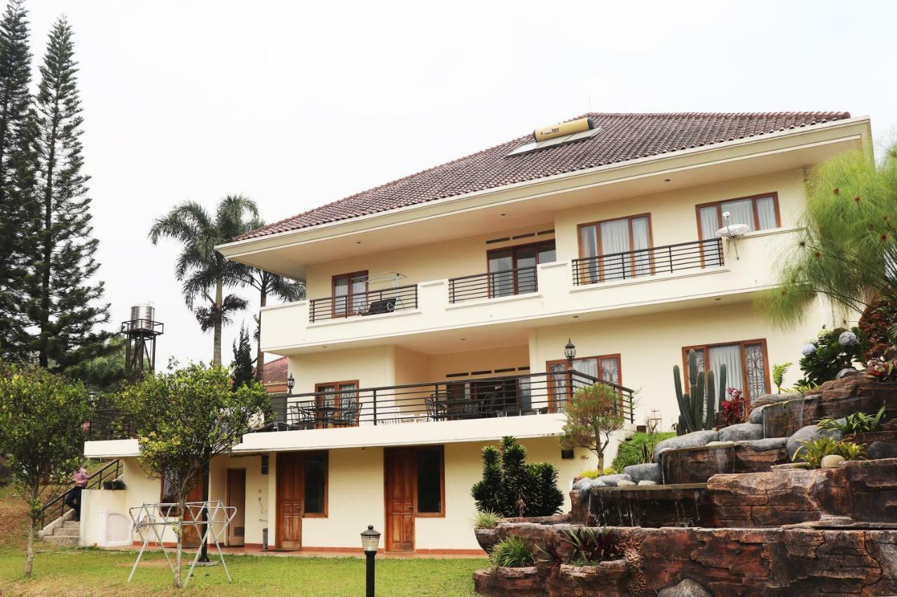 Puri Bernadi Guest House Lembang Zewnętrze zdjęcie