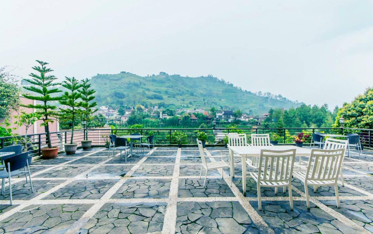 Puri Bernadi Guest House Lembang Zewnętrze zdjęcie