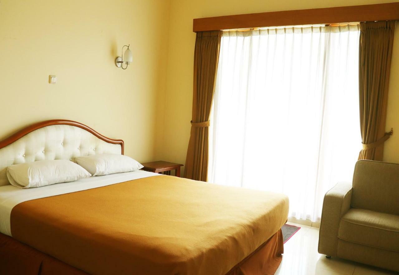 Puri Bernadi Guest House Lembang Zewnętrze zdjęcie